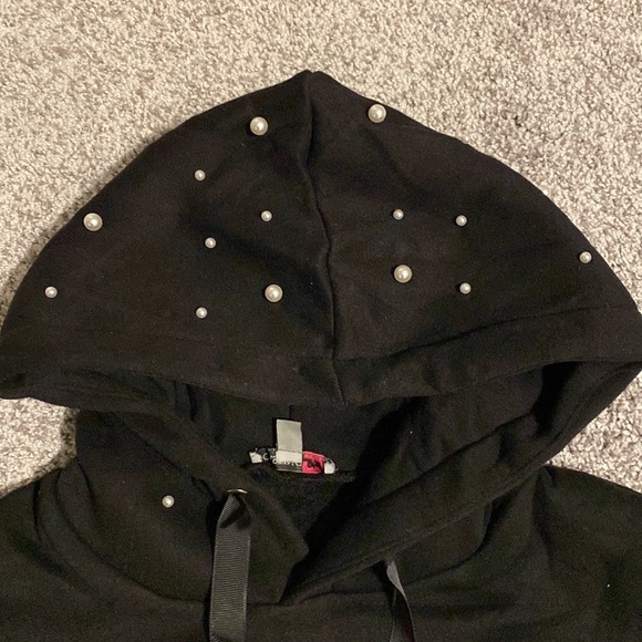 🤩Last 1🤩💕Pearl Embellished Black Hoodie 💕 - Picture 8 of 11